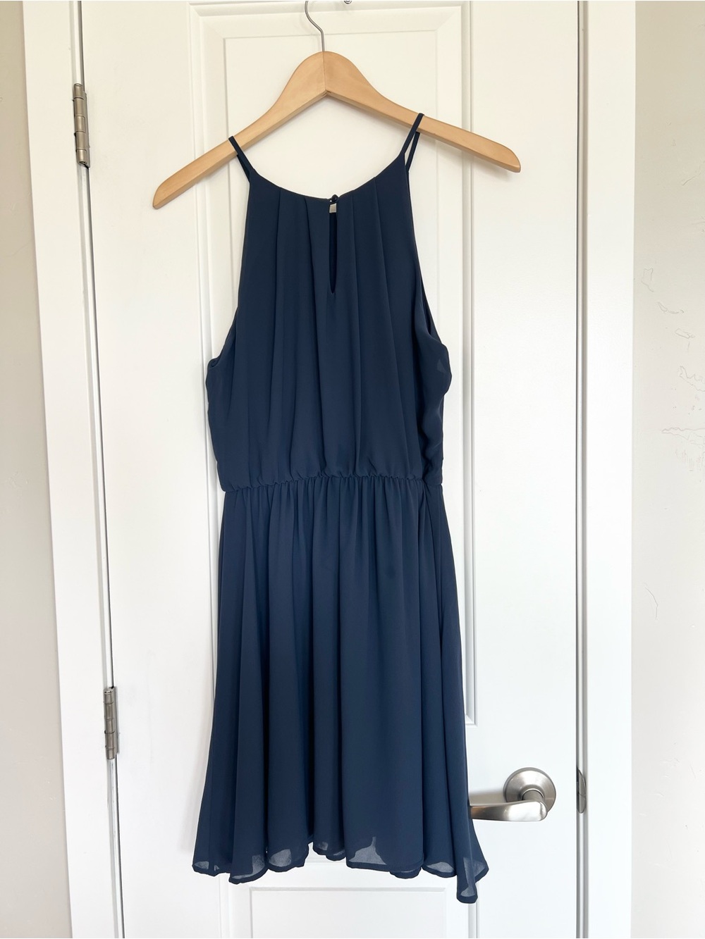 Francesca’s blue halter dress Size M Fit and flare Flowy Pleated neck Dressy NWT - Picture 4 of 9